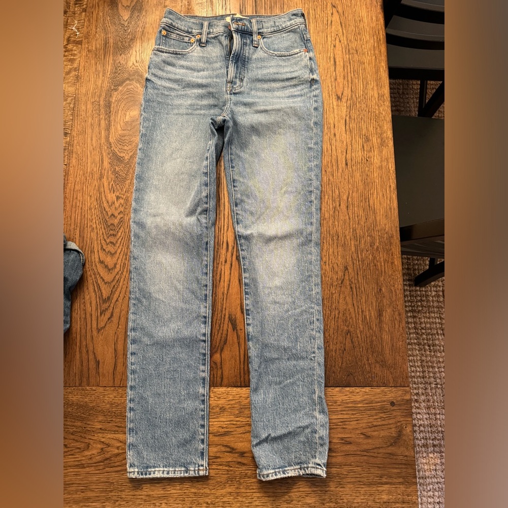 Classic High-Rise Light Blue Women’s Jeans
